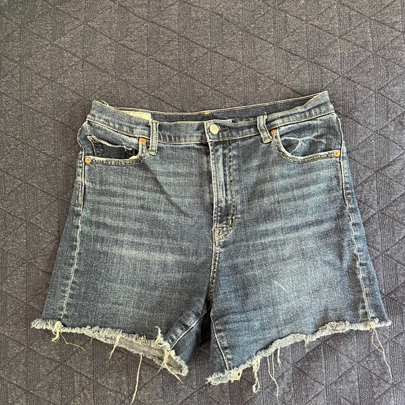 High rise gap shorts - Picture 1 of 3